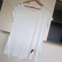 Бяла блузка с ресни и декорация розичка, снимка 1 - Тениски - 28473976