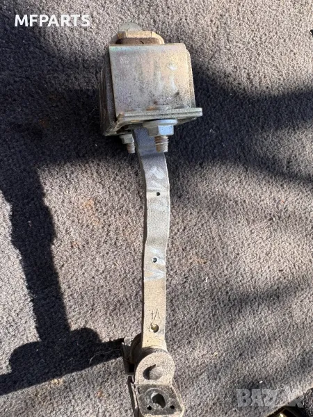 Стопер за врата преден ляв за Mercedes E class 211, снимка 1