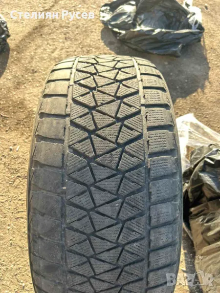 2 бр гуми  bridgestone  275 55 r19 цола -цена 100лв за  двете  общо                   тшк - не е кой, снимка 1