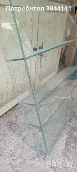 Стъклена етажерка - витрина, снимка 1