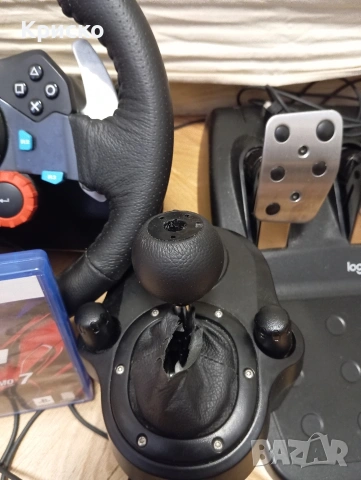 Волан с педали и скоростен лост на Logitech g29 , снимка 2 - Аксесоари - 53500611