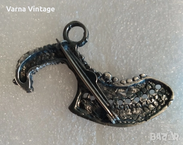 Красива значка брошка на нож, мачете, сатър., снимка 2 - Колекции - 51856252