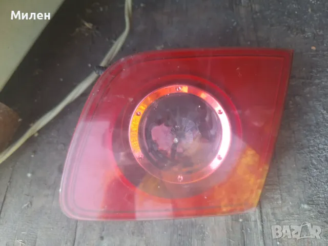 Mazda 3  Sedan  2003-2009 Година. Десен Стоп Във Задния Капак  Мазда 3 Седан