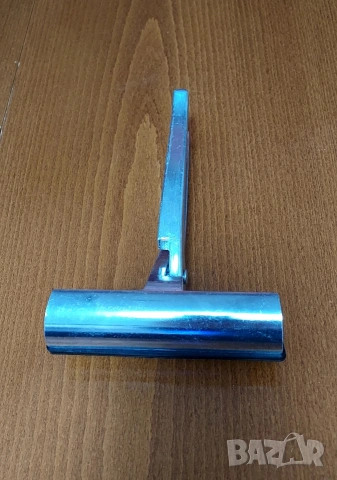 Клещи за опъване на платна за картини на рамка.