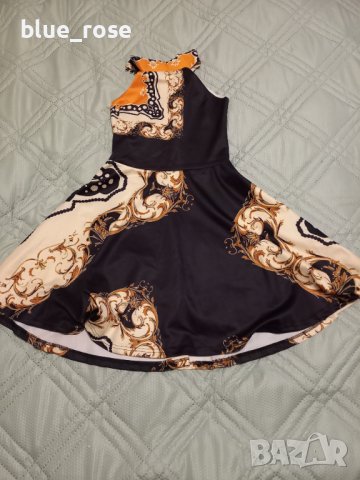 Дамска рокля с яка