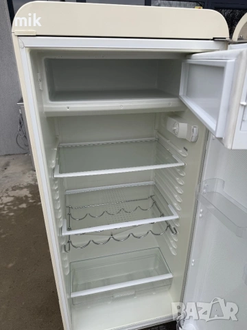 Бежов хладилник SMEG 146 см , снимка 6 - Хладилници - 53382948