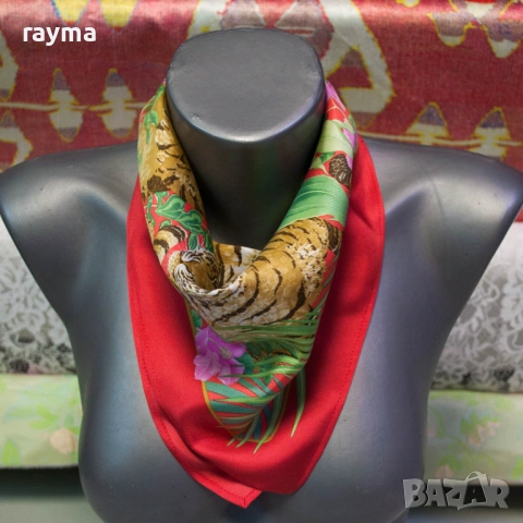 Salvatore Ferragamo копринен шал принт джунгла, снимка 5 - Шалове - 53505604