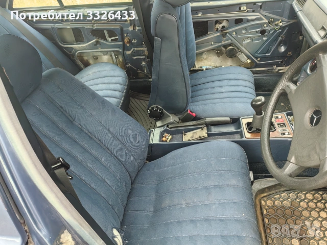 Сини седалки от Мерцедес 190 - изключителна рядкост 