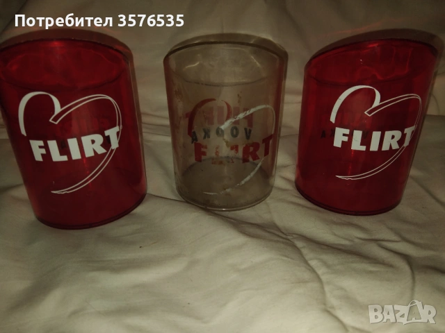 Продавам рекламни стойки за водка Flirt, снимка 2 - Чаши - 53158138