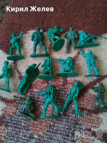 Войници пластмасови 12 броя 51726, снимка 5 - Колекции - 52105750