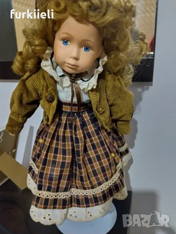порцеланова кукла със стойка висока 40 см., снимка 2 - Кукли - 48802362