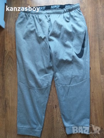 Nike Mens Therma Tapered Graphix Training Sweatpants - страхотно мъжко долнище КАТО НОВО 4ХЛ, снимка 6 - Спортни дрехи, екипи - 38363860
