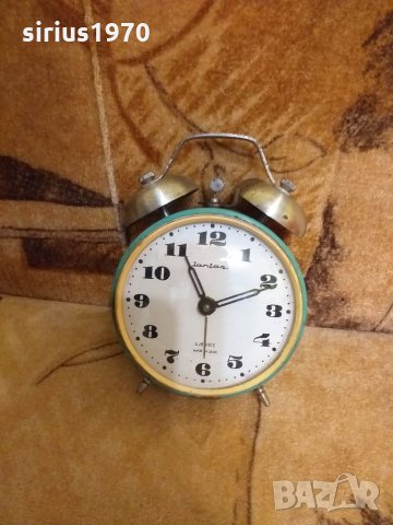 Много добре работещ будилник янтар, снимка 1 - Стенни часовници - 32976770