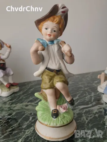 8бр малки порцеланови фигури/деца-музиканти-ученик/статуетки 12-17см, снимка 5 - Статуетки - 50289701