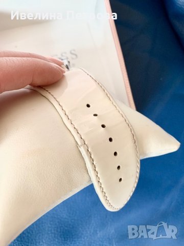 Часовник Guess, снимка 2 - Дамски - 38109365