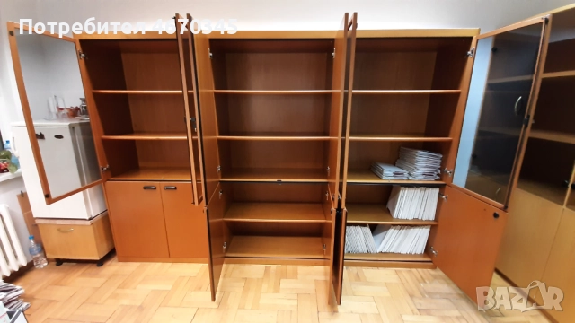 ШКАФ С ВИТРИНИ продавам, г. София , снимка 3 - Шкафове - 52673177