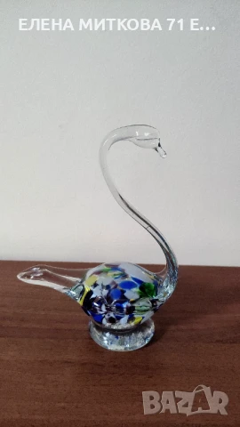 Изящна фигурка на лебед от муранско стъкло