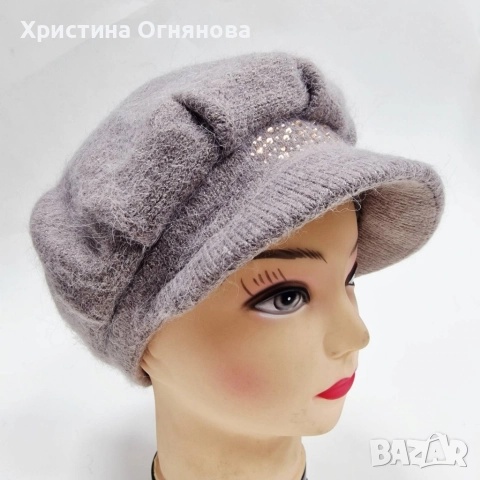 Дамска зимна плетена шапка с козирка и декоративни камъчета, снимка 9 - Шапки - 52665633
