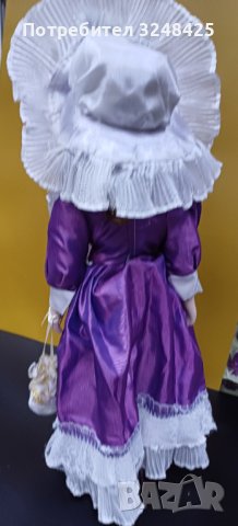 Изящна сувенирна кукла порцеланова на поставка с аксесоари и дрехи от сатен и дантели, снимка 8 - Декорация за дома - 43194926