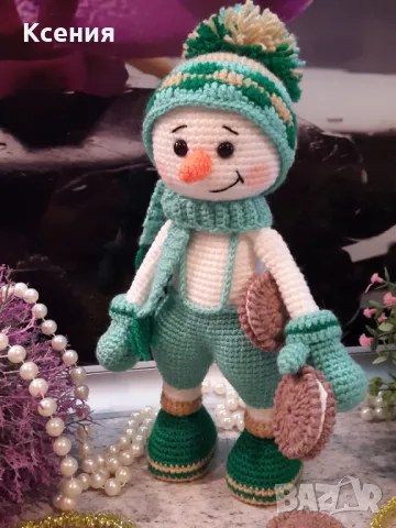подарък за Коледа. Снежен човек с бисквити ORERO, Ръчно изработена, Плетена играчка, снимка 13 - Плюшени играчки - 48054537