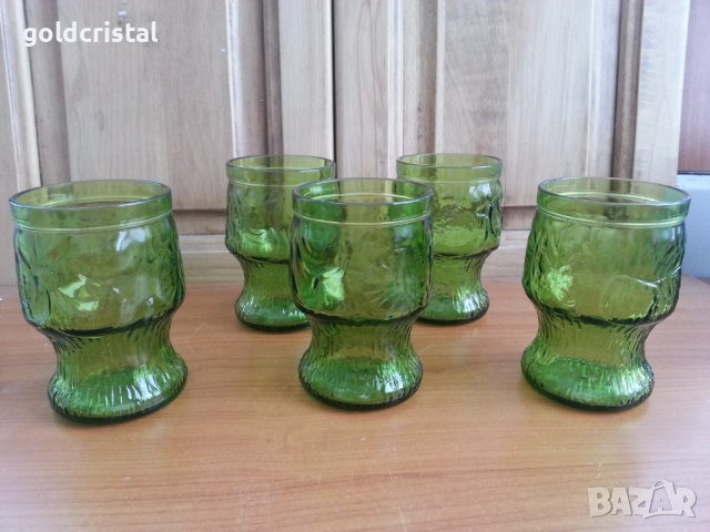 Стъклени чаши цветно зелено стъкло 