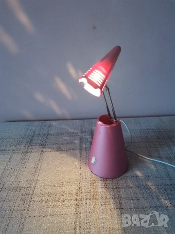 Розова настолна лампа