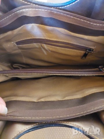 Кафява кожена чанта Guess, с цветни мотиви, снимка 4 - Чанти - 40281399
