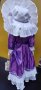 Изящна сувенирна кукла порцеланова на поставка с аксесоари и дрехи от сатен и дантели, снимка 8