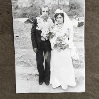Продавам стара снимка на младоженци социализъм, снимка 1 - Други ценни предмети - 32381691