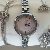 Стилен дамски часовник с 2 гривни, снимка 1 - Дамски - 28794155