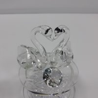 Лебеди с диамант на пиедестал , снимка 3 - Декорация за дома - 35599897