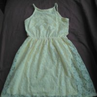 Дантелена рокля от H&M размер 134/140 (8-10 г.), снимка 2 - Детски рокли и поли - 44112319