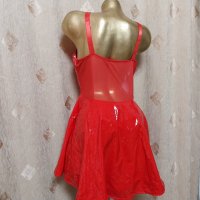 L Червена рокля от лак/ винил/ с диадема и жезъл подарък червени чорапи с дантела , снимка 2 - Рокли - 43798345