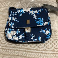 Нова чанта от Ейвън, снимка 1 - Чанти - 35020493