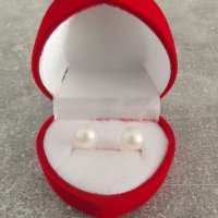 Обеци с естествени перли в луксозна кутия, снимка 1 - Обеци - 34878610