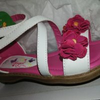 Бели сандалки с розови цветя