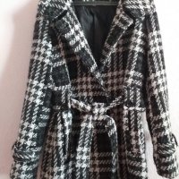 Красиво черно-бяло карирано палто , снимка 1 - Палта, манта - 27471152