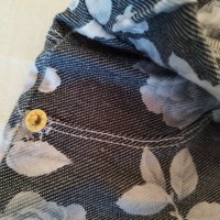 Дамски панталон на флорални мотиви, размер 32/25, снимка 4 - Панталони - 40803559