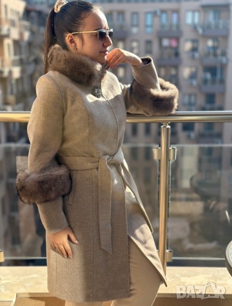 НОВО СТИЛНО ПАЛТО ОТ КАШМИР С ЕСТЕСТВЕН ЛИСИЧИ ПУХ НА ЯКАТА И РЪКАВИТЕ + КРАСИВА БРОШКА И КОЛАНЧЕ, снимка 1