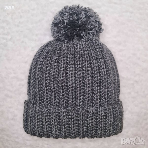 Ръчно плетена шапка с голям помпон в сиво, снимка 1