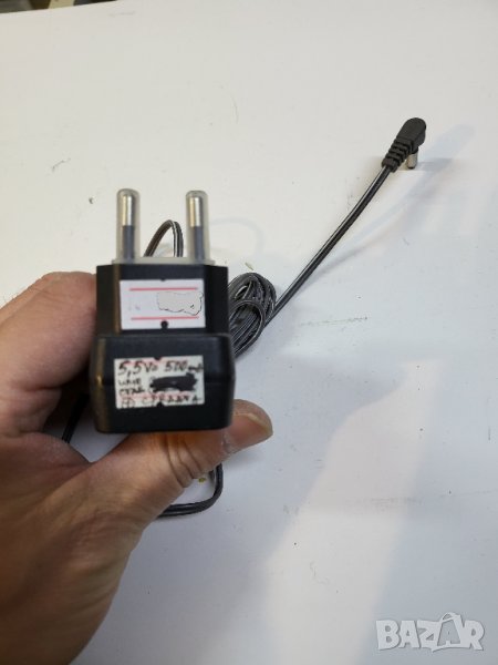 захранващ адаптер   5,5 волта  - / 0,5 ампера - стабилизирано с плюс в средата, снимка 1