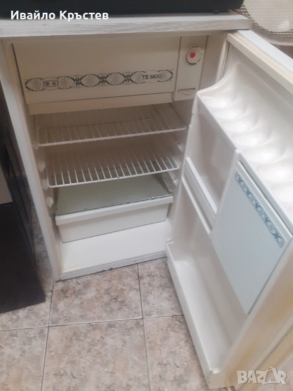 Продавам хладилник с камера, снимка 1