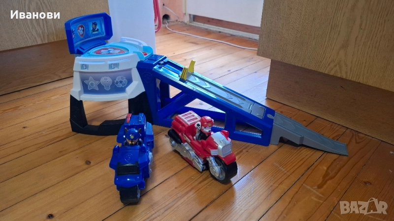 Базата на Пес патрул + кученцата Чейс и Маршъл с мотори, снимка 1