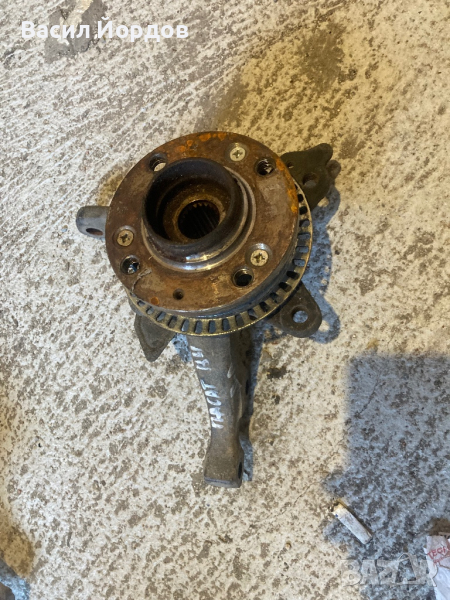 Ляв и Десен Шенкел Главина за Пасат Б4 / PASSAT B4 1.9 D, снимка 1