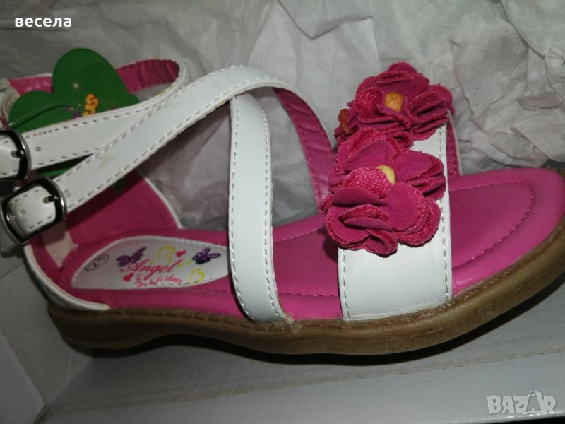 Бели сандалки с розови цветя, снимка 1