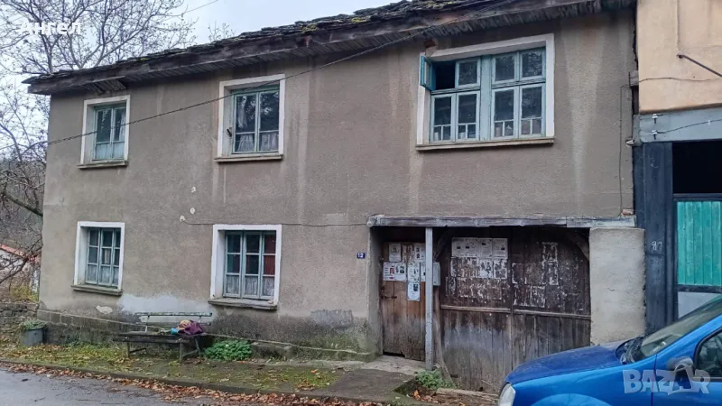 Двуетажна къща с.Ломец, снимка 1