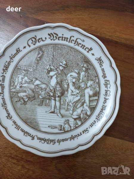 Порцеланова чиния  за стена, снимка 1