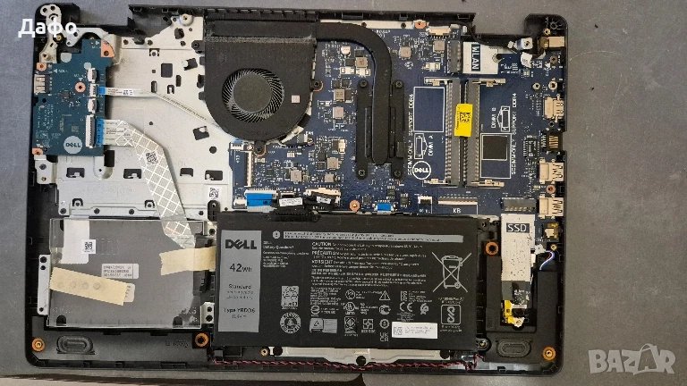 Лаптоп Dell Vostro 3500 на части с повредено дъно, снимка 1