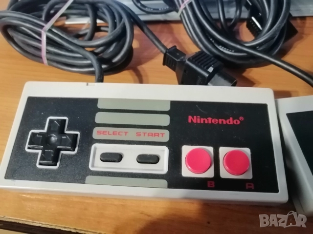 Оригинални контролери Nintendo NES 004E, снимка 2 - Аксесоари - 52330198