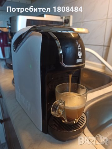 Кафемашина Биалети с капсули, работи отлично и прави хубаво кафе с каймак , снимка 3 - Кафемашини - 40861309